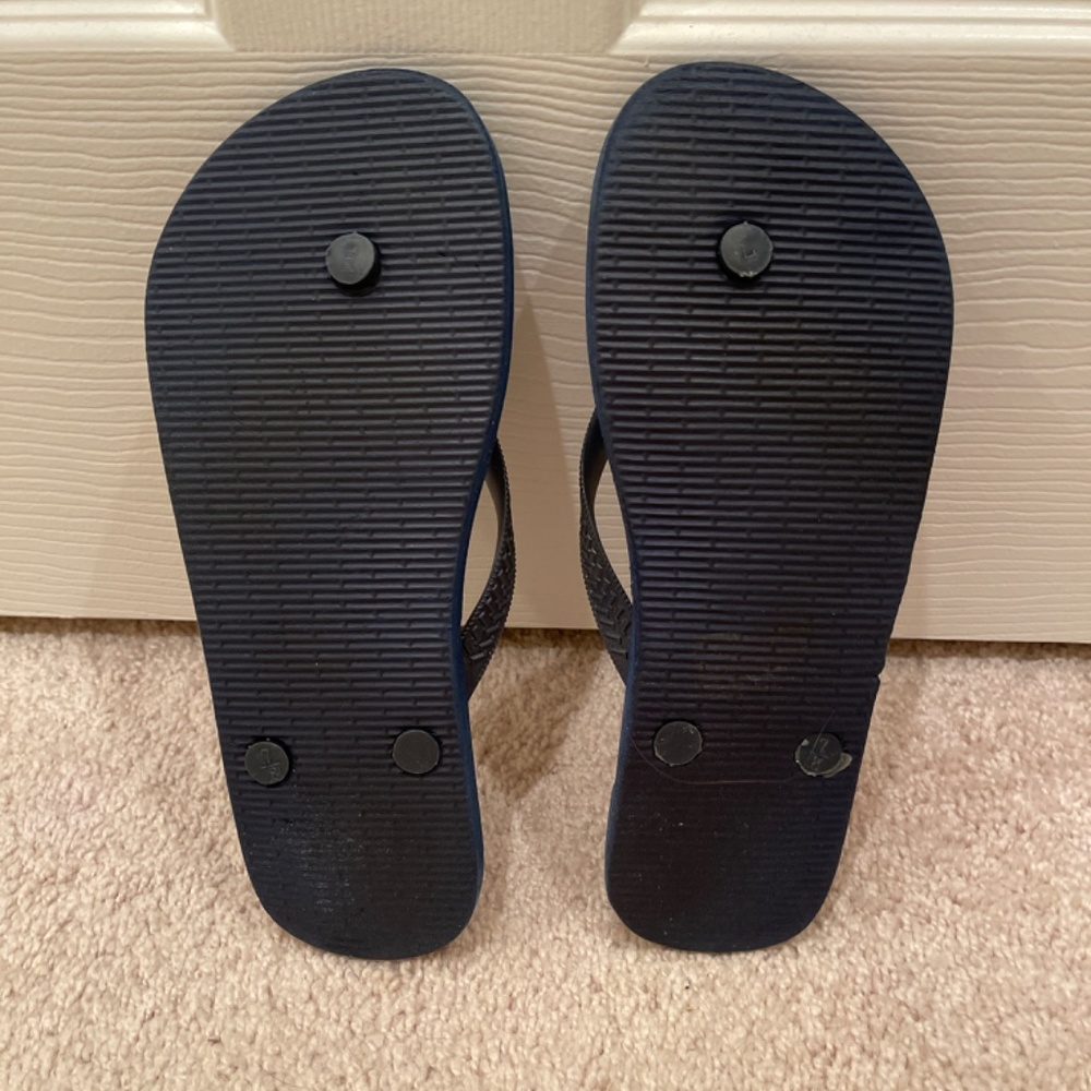 Disney Mickey Mouse Women’s Flip Flops Navy Size 7/8 - Picture 2 of 3